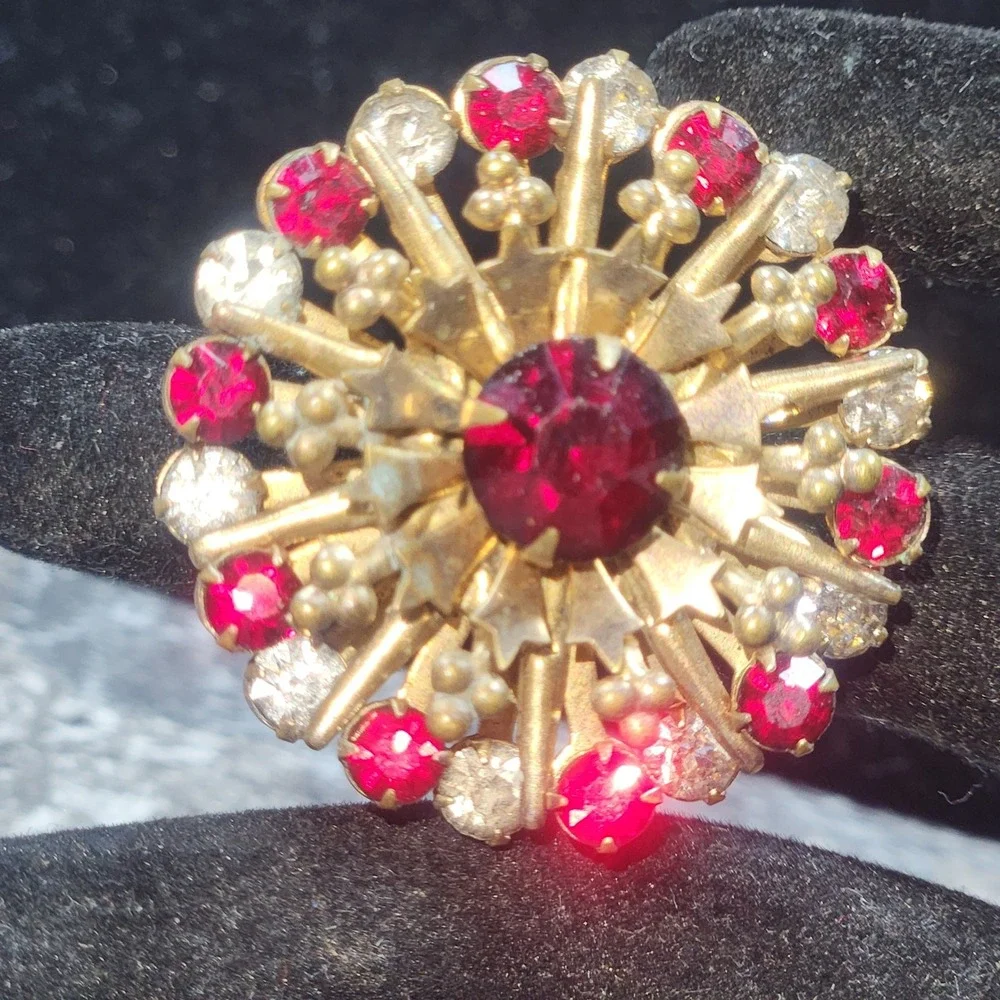Vintage Gold Tone Ruby Red & Clear Rhinestone Sunburst Starburst Brooch Pin